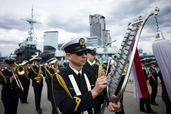 Stacjonujące w Gdyni okręty wywieszą 3 maja wielką galę banderową, a ORP Błyskawica odda salut armatni.