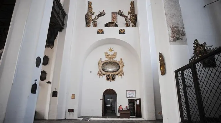 Czy Muzeum Narodowe w Warszawie "ogołoci" wnętrze Bazyliki Mariackiej?