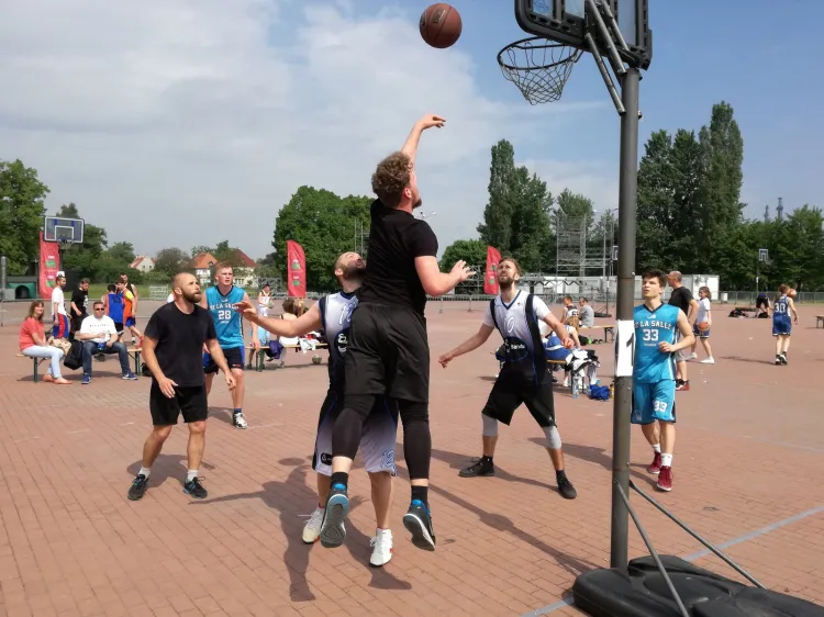Rozpoczęcie sezonu koszykówki ulicznej z Gdańskim Ośrodkiem Sportu stało się już tradycją.