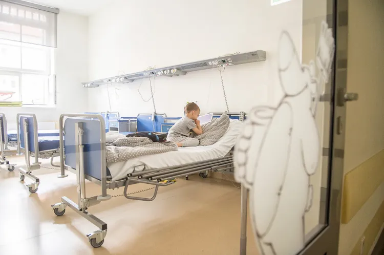 Przed dwoma laty w Uniwersyteckim Centrum Klinicznym, z inicjatywy prof. Janusza Limona, stworzono Ośrodek Chorób Rzadkich - miejsce, w którym osoby zmagające się z rzadką chorobą mają zapewnioną kompleksową opiekę medyczną.

