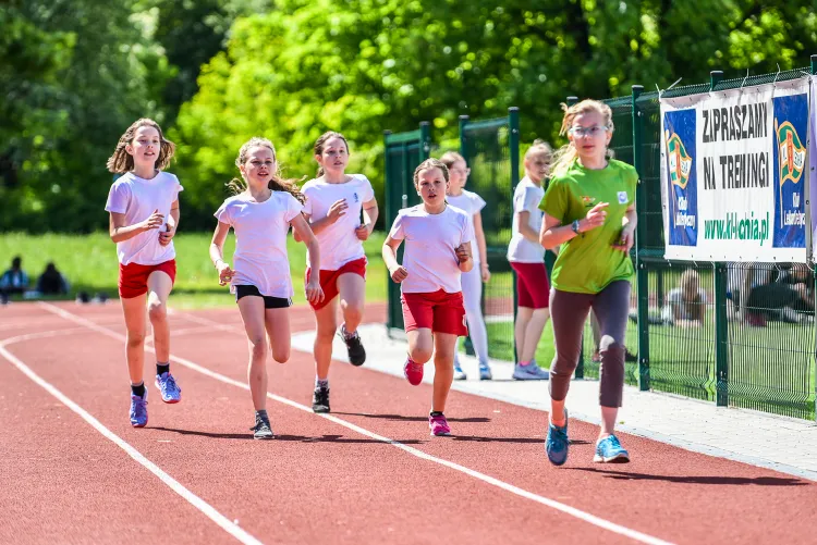 KL Lechia Gdańsk w maju zaprosi szkoły podstawowe trzykrotnie na zawody lekkoatletyczne. Pierwsza okazja do startu już w najbliższy piątek. 