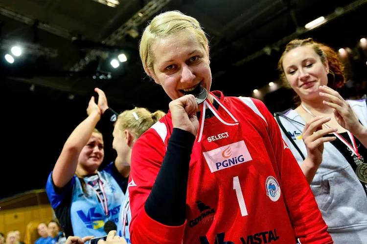 Beata Kowalczyk w Gdyni spędziła dwa sezony. W drugim z nich cieszyła się z brązowego medalu mistrzostw Polski oraz zdobycia krajowego Pucharu. 