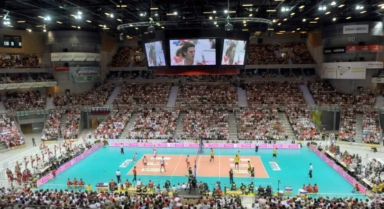 Najwięcej widzów - około 12 tys. - zgromadził do tej pory w Ergo Arenie mecz siatkówki Polska - Brazylia. Tyle samo osób było też na koncercie Lady Gagi.