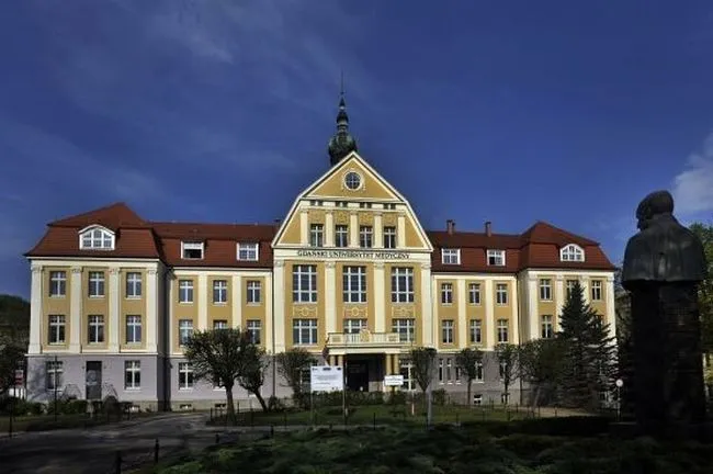 Gdański Uniwersytet Medyczny po raz kolejny został liderem wśród trójmiejskich uczelni wyższych, zajmując w rankingu Perspektyw 7. miejsce. 