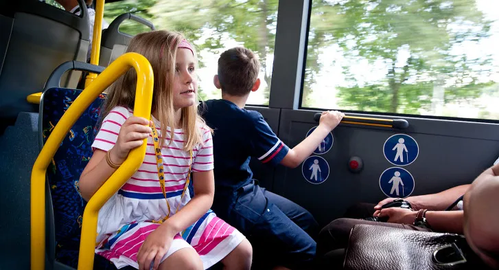 Od 1 czerwca dzieci w Gdyni i Sopocie jadą autobusami za darmo.