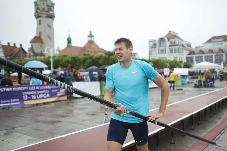 Paweł Wojciechowski (na zdjęciu) przed rokiem triumfował w Sopocie indywidualnie, w deszczowych zawodach. Teraz o wygraną postara się w parze z Justyną Śmietanką.