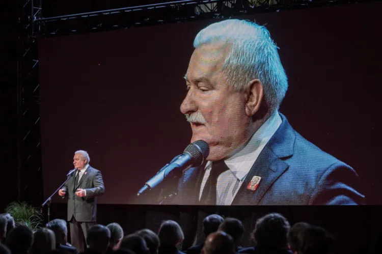 Lech Wałęsa, który ma biuro w ECS, chętnie też udzieli swojego głosu do zapowiedzi przystanków przy placu Solidarności. 