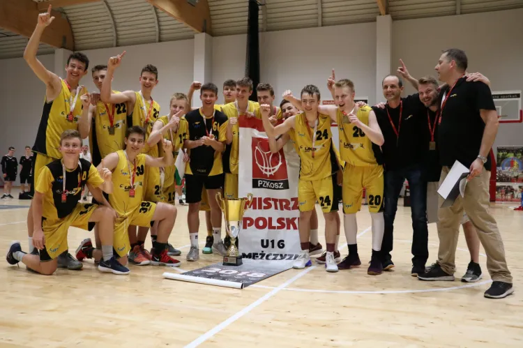 To trzecie tegoroczne złoto dla Trójmiasta w koszykarskich rozgrywkach młodzieżowych. Sopocianie dołączyli do GTK i Asseco Gdynia.