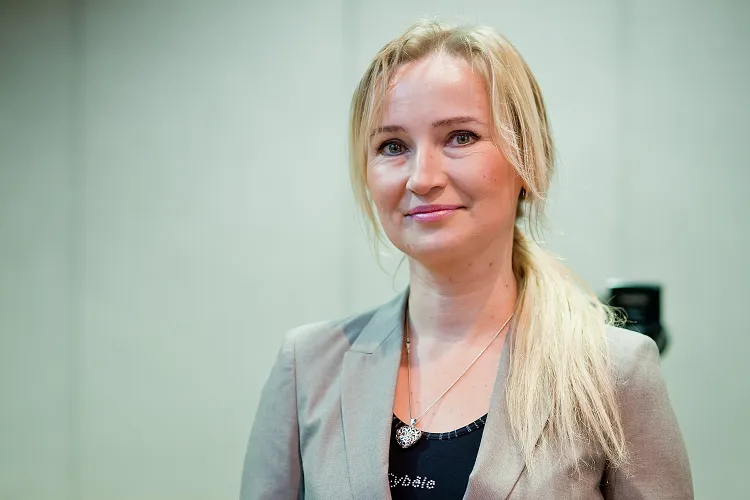 W październiku 2016 roku Hanna Mazur trafiła do Lotos Kolej, a obecnie jest członkiem zarządu konkurencyjnej spółki kolejowej Orlenu. 