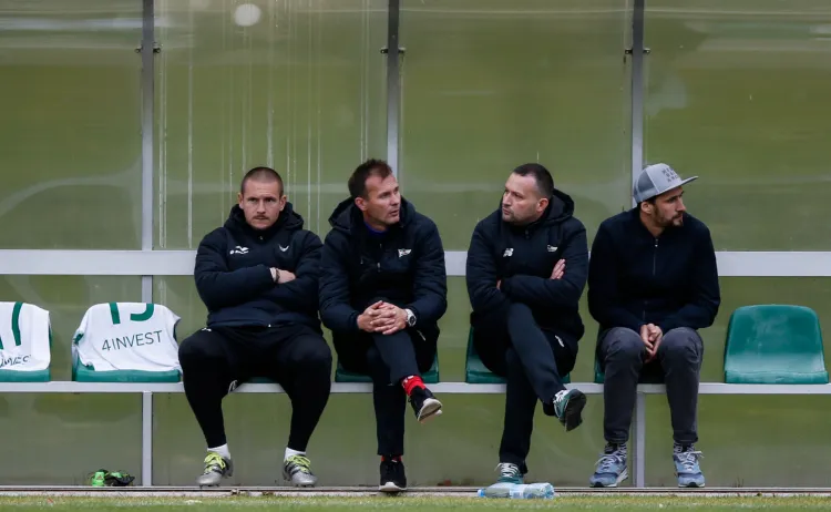 Od prawej: Jarosław Bieniuk, Dominik Czajka, Marek Zieńczuk, Mateusz Bąk. M.in. oni w rezerwach będą pomagać piłkarzom Lechii osiągnąć poziom ekstraklasowy. 