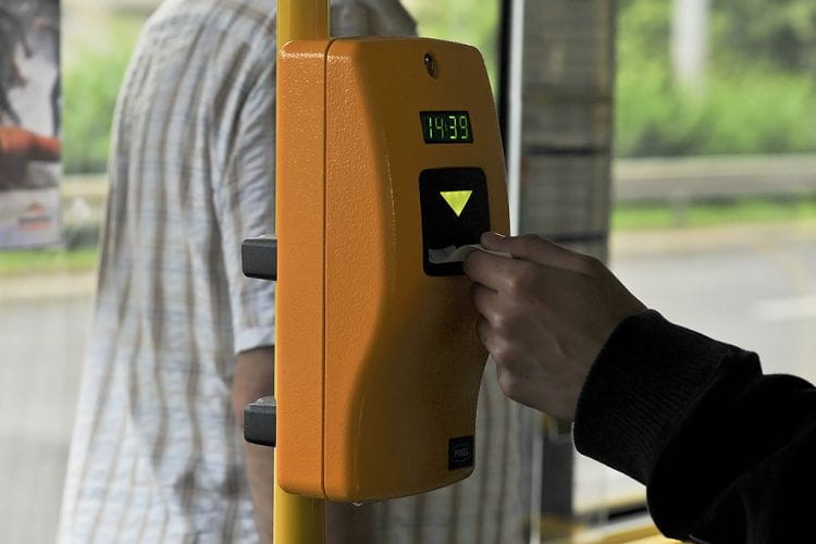 Wprowadzenie elektronicznego systemu sprawi, że pasażer nie będzie musiał już kasować biletu wchodząc do pojazdu.