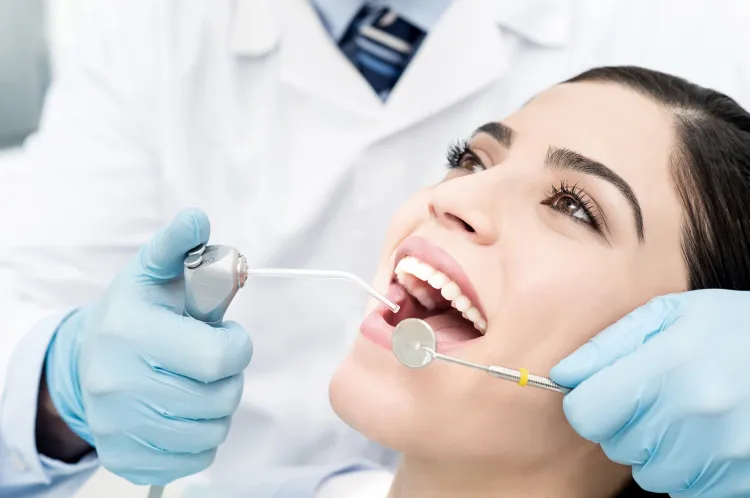 Coraz częściej medycyna estetyczna przenika do stomatologii stanowiąc dopełnienie leczenia i poprawiając rysy twarzy.