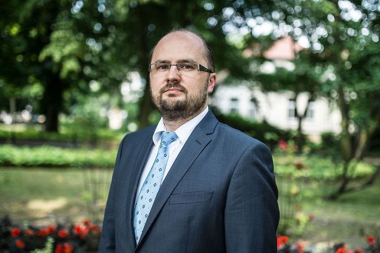 Piotr Meler już po raz trzeci startować będzie w wyborach na prezydenta Sopotu (wcześniej raz startował jako kandydat Ligi Polskich Rodzin, a raz jako kandydat PiS). Od trzech kadencji zasiada też w sopockiej radzie miasta.