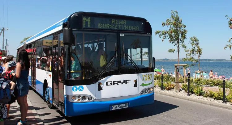 Autobusami będzie można dojechać m.in. z Gdyni na plażę w Rewie.