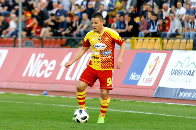Jakub Biskup piłkarską karierę rozpoczynał w Bałtyku, a do ekstraklasy dostał się ponad dekadę temu przez występy w II-ligowej Lechii. W ostatnich dwóch sezonach grał na zapleczu elity w Chojniczance. 