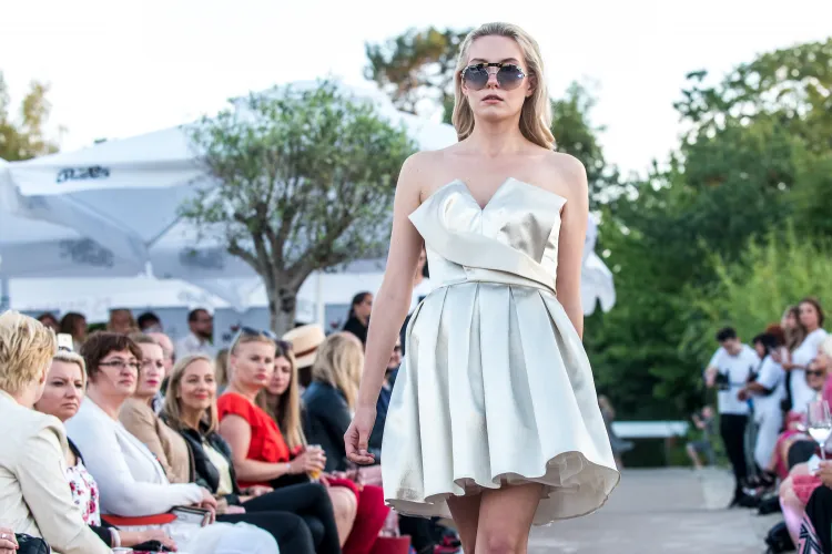 Piątkowy pokaz mody nowej kolekcji Lidii Kality zainaugurował sezon letni na sopockiej plaży. 
