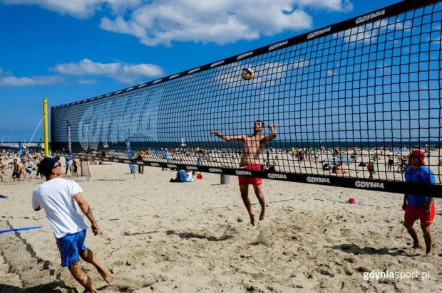W Gdyni można zagrać w turnieje siatkówki plażowej w kategoriach open kobiet i mężczyzn, czy w mikstach. Do tego odbywają się zmagania młodzieżowe.