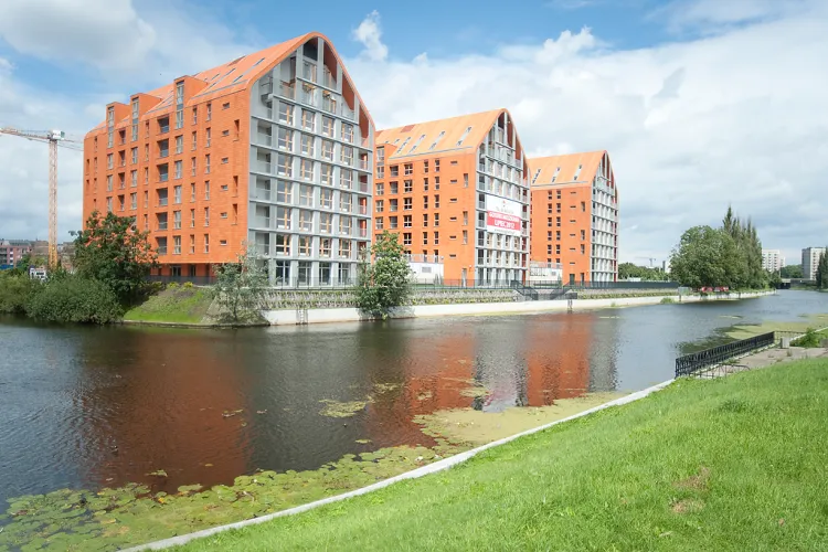 Przez pierwszy rok uważałem, że mieszkam w najlepszym miejscu w Gdańsku. Wraz z przekształceniem 80 proc. mieszkań w pokoje na wynajem, stało się nie do zniesienia - pisze pan Maciej. Zdjęcie z 2013 roku, tuż po oddaniu osiedla do użytku.
