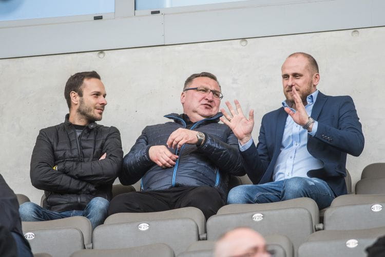 Piotr Włodarczyk (z prawej) przez ostatni rok często bywał na trybunach stadionu Arki Gdynia. 
