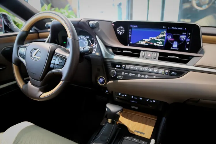 Nowy Lexus ES