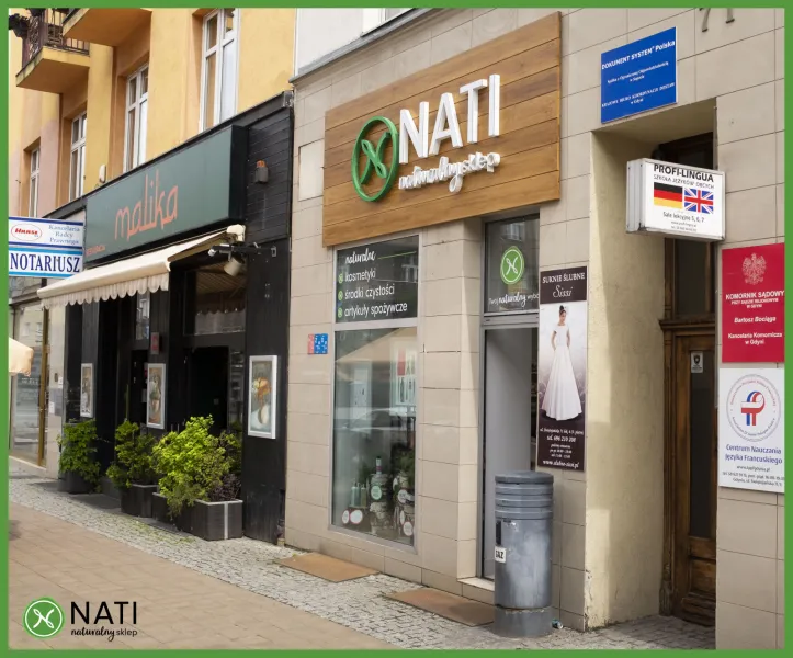 Nati - naturalny sklep mieści się w Gdyni przy ulicy Świętojańskiej 71 .
