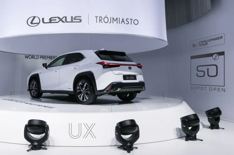 Przy okazji turnieju tenisowego przedpremierowo pokazany zostanie nowy model w gamie Lexusa - UX. 