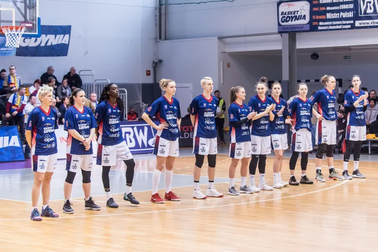 Rafał, kibic Basketu 90 Gdynia podkreśla, że mecze koszykarek łączyły sympatyków różnych klubów.