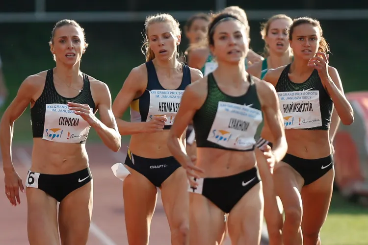 Angelika Cichocka (z lewej) na mistrzostwach Europy nie będzie bronić tytułu na 1500 metrów, a pobiegnie na krótszym dystansie - 800 metrów. 