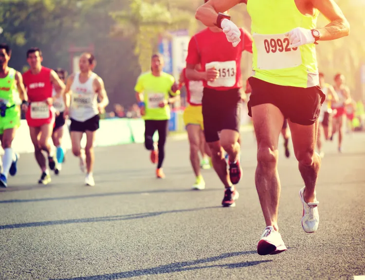 W trakcie przygotowań do maratonu powinniśmy pamiętać zarówno o długich, spokojnych wybieganiach, jak i treningach tempowych.