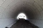 Tunel pod ul. Wilanowską łączący dwie części jaru.