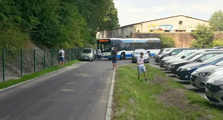 Zablokowany przejazd autobusu na pętli na Babich Dołach w ostatnią sobotę uwidoczniony na zdjęciu czytelnika.