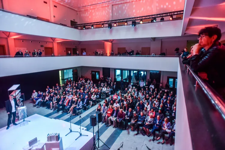 Jedną z głównych przestrzeni Festiwalu Miasto Słowa będzie Muzeum Miasta Gdynia, gdzie odbywać się będą spotkania z nominowanymi i laureatami Nagrody Literackiej Gdynia oraz panele dyskusyjne. Na zdjęciu Muzeum Emigracji w Gdyni, gdzie podobnie jak w ubiegłym roku odbędzie się gala Nagrody.