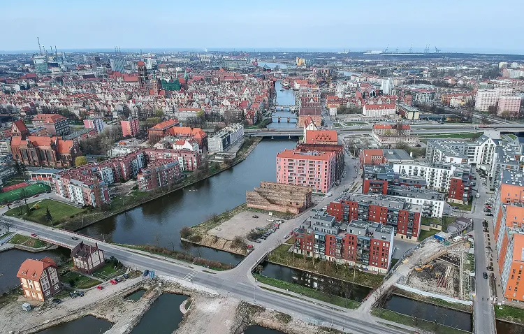W Śródmieściu Gdańska od kilku lat realizowanych jest wiele nowych inwestycji. 