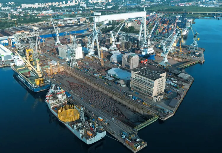W pierwszej kolejności resort gospodarki morskiej przejmie kontrolę nad stoczniami w Szczecinie oraz należącą do MARSA-a spółką ST3 Offshore. Następnie w ramach procesu konsolidacji sektora stoczniowego pod kontrolę ministerstwa trafić mają też stocznie trójmiejskie.

