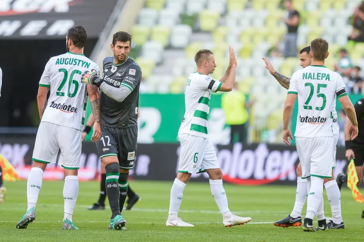 Dusan Kuciak (nr 12) dobrze zaczął sezon w bramce Lechii. Słowak podkreśla jednak, że biało-zieloni mogli ugrać więcej w pierwszych czterech spotkaniach i nie należy zadowalać się serią bez porażki.