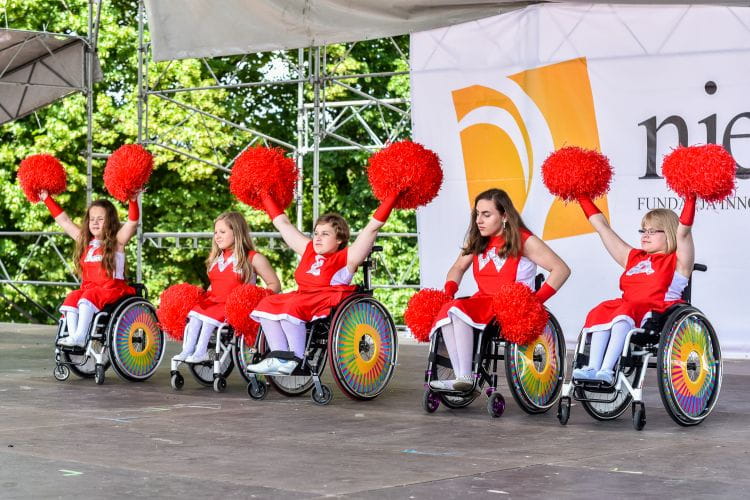 Trójmiejska grupa cheerleaders na wózkach to pierwsza taka inicjatywa w Polsce. Funkcjonuje od 2014 roku.