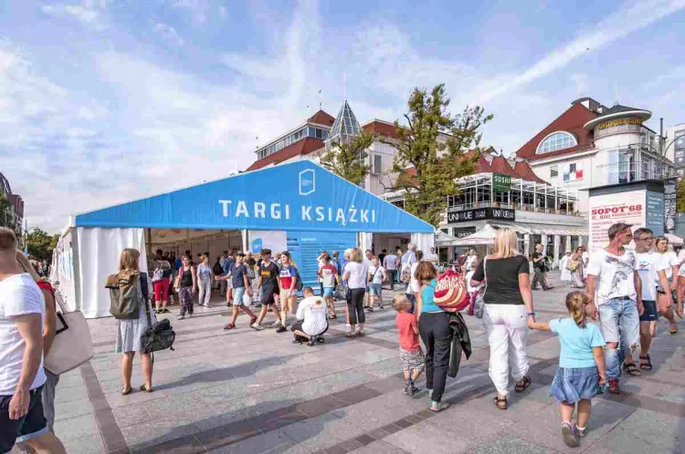 Literacki Sopot dzięki namiotowi Targów Książki jest świetnie widoczny w centrum Sopotu. Popularność imprezy rośnie z roku na rok.