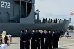 Wyjście okrętu ORP Gen. Pułaski w morze obserwowali najbliżsi oficerów.