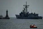 Wyjście okrętu ORP Gen. Pułaski w morze obserwowali najbliżsi oficerów.