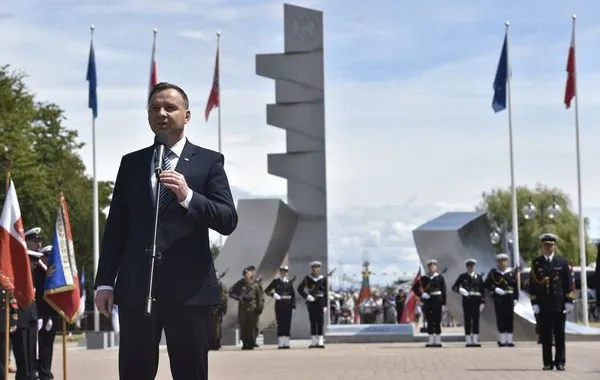 Prezydent Andrzej Duda był ostatnio w Trójmieście w czerwcu. W Gdyni odsłonił pomnik Polski Morskiej, który zaraz po jego wyjeździe został ogrodzony, bo prace nie były ukończone.