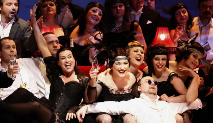 "Traviata" w Operze Bałtyckiej jest spotkaniem z wirtuozerską muzyką Verdiego i dużym talentem śpiewaków. 