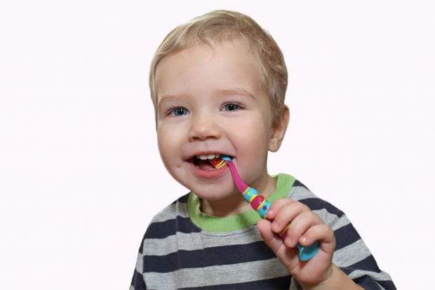 Pielęgnacja zębów dziecka nie musi być wielkim wyzwaniem i może stać się przyjemnością. Wszystko zależy od naszego podejścia.