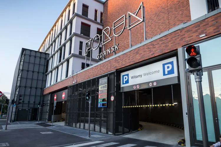Od września kierowcy płacą mniej za parkowanie przy Forum Gdańsk.