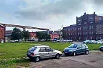 Plac przed budynkiem dawnej dyrekcji Stoczni Gdańskiej jest w tej chwili zaniedbany. Zostanie uporządkowany jako pierwszy obszar dawnej Stoczni Cesarskiej.