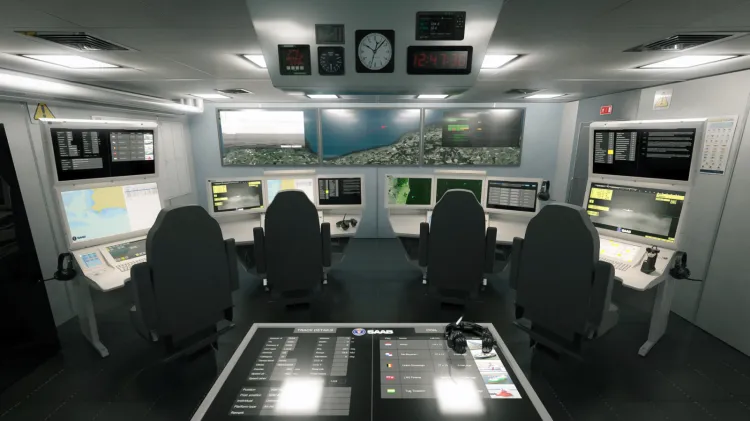 Wirtualne bojowe centrum informacji opracowano, by zademonstrować łatwość instalacji rozwiązań Saab na dowolnym okręcie. Model może również być wykorzystywany do szkolenia załóg jeszcze przed rozpoczęciem budowy lub przebudowy okrętu.