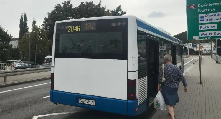 W kierunku Chwarzna z przystanku na Stryjskiej odjeżdża autobus 192. Tyle, że dojeżdża tylko do Witomina.