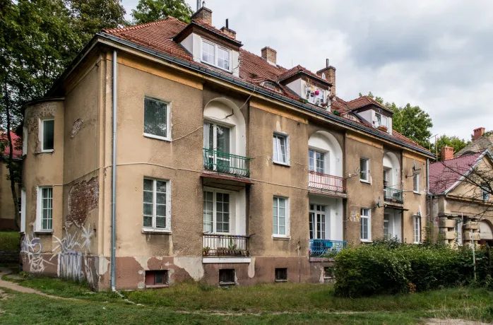 Mieszkańcy budynków przy ul. Arciszewskich w Gdyni od lipca muszą korzystać z beczkowozów, które nie są jednak pod budynkami przez cały czas.