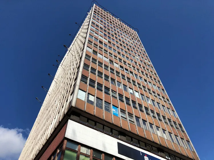 80-metrowy biurowiec Organiki ma stać się hotelem.