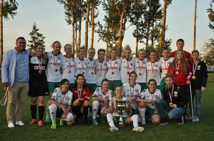 Tak ze zdobycia wojewódzkiego Pucharu Polski piłkarki APLG cieszyły się przed rokiem. Niestety, nie zdołały sięgnąć po trzecie takie trofeum z rzędu.