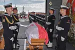 Szczątki admirała Józefa Unruga i jego żony już dotarły do Polski. W poniedziałek i wtorek w Gdyni odbywają się uroczystości związane z powtórnym pochówkiem jednego z twórców polskiej floty w okresie po odzyskaniu niepodległości w 1918. 